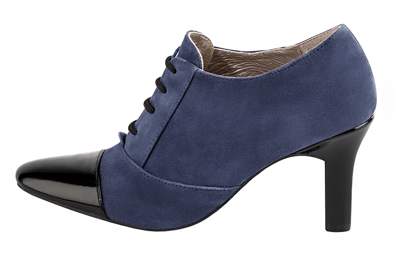 Gloss black and prussian blue women's essential lace-up shoes. Round toe. High kitten heels. Profile view - Florence KOOIJMAN